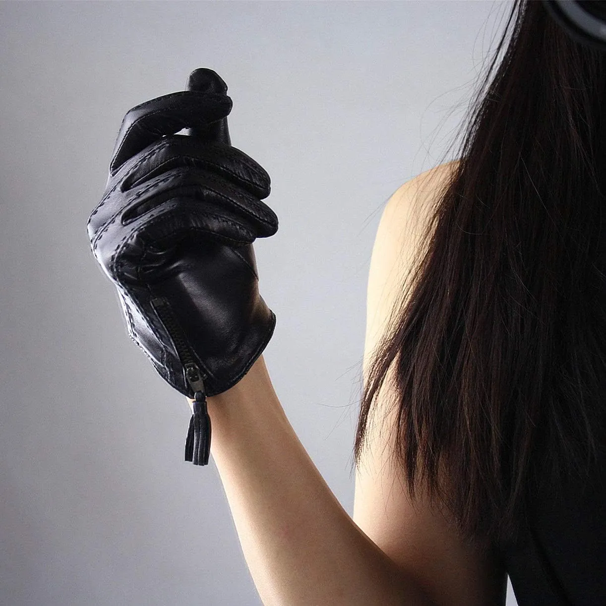 DooWay Women's Short Real Leather Driving Gloves Touchscreen Imported Goatskin Leather Tassel Zipper Winter Warm Gloves