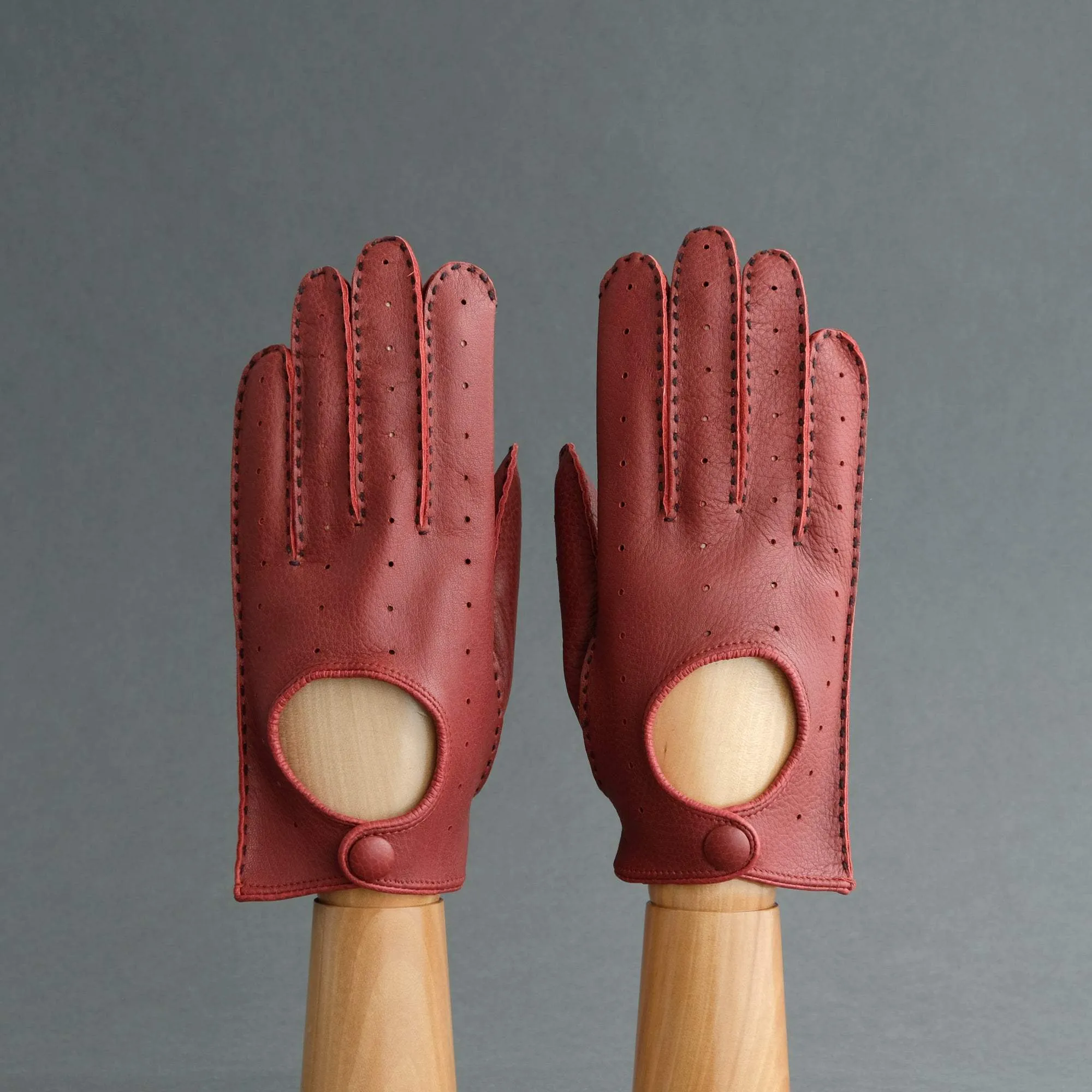 Gentlemen's Unlined Driving Gloves from Red Deerskin