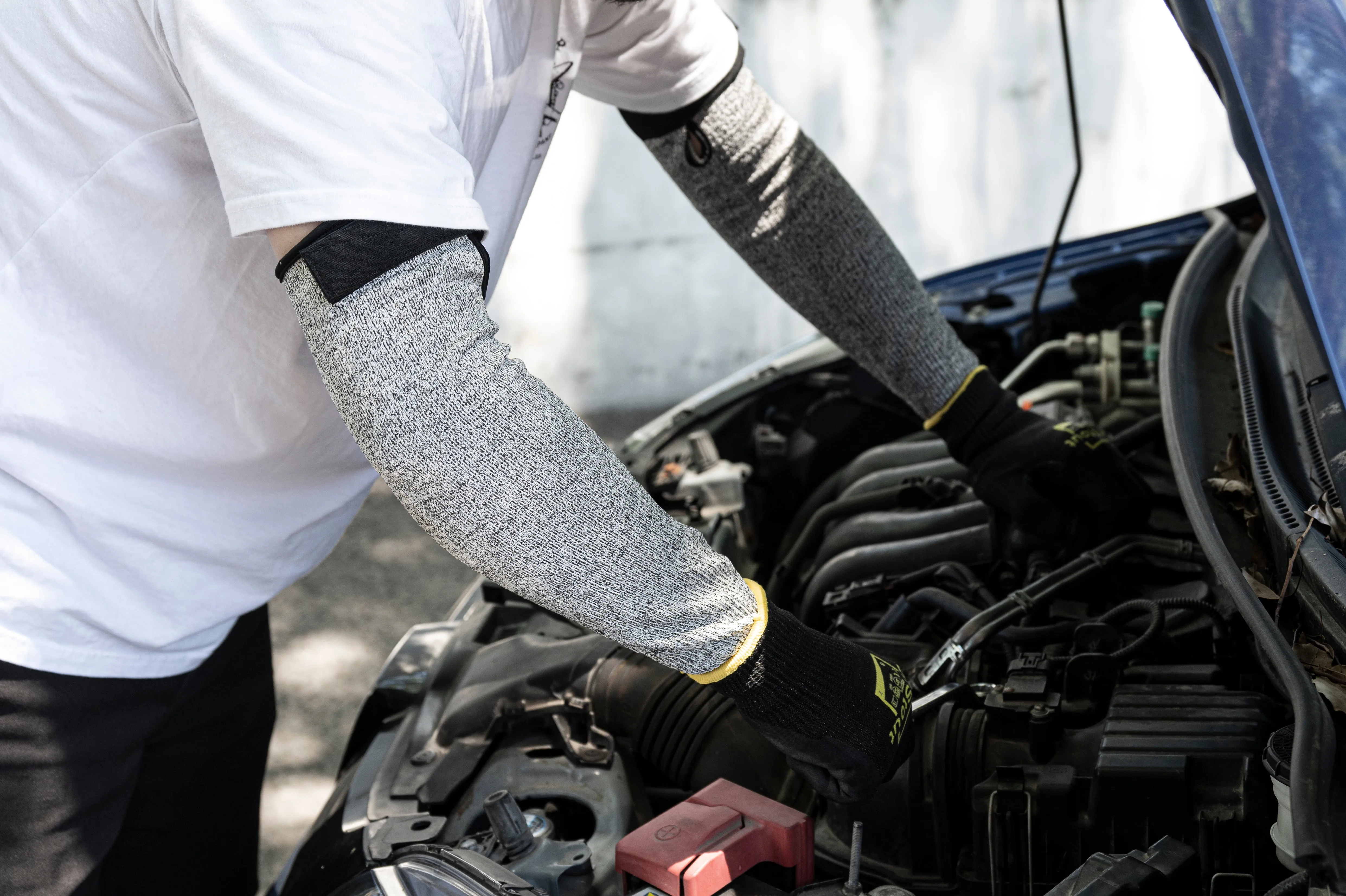 Kevlar Sleeves for Arm Protection, Prevent Cuts and Bruises, Cut Resistant with Thumb Hole